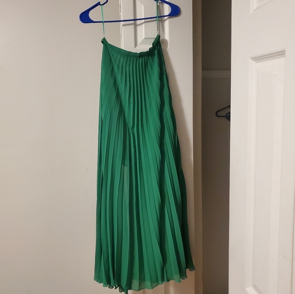 Green long skirt - Picture 2 of 3